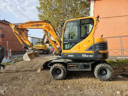 Mobil gravemaskin 2017 Hyundai ROBEX 55 W9 (1)