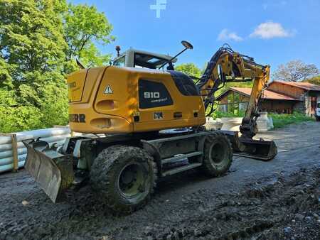 Mobiele graafmachines 2015 Liebherr A 910 COMPACT (1)