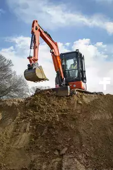 Crawler Excavators 1900 Kubota KX033-4 (2)