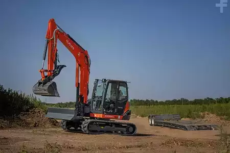 Crawler Excavators 1900 Kubota KX080-5 (2)