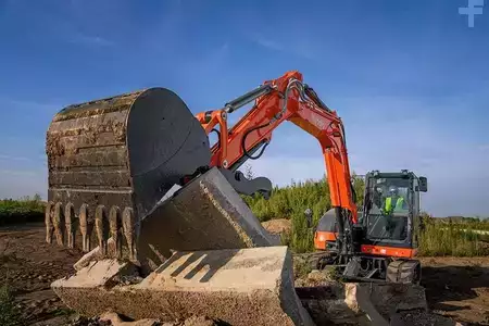Crawler Excavators 1900 Kubota KX080-5 (4)