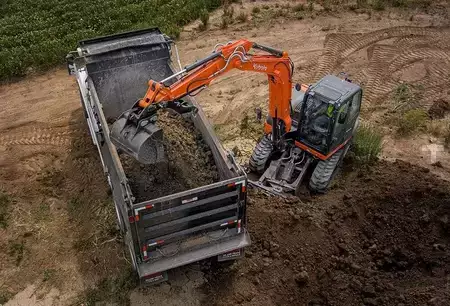 Crawler Excavators 1900 Kubota KX080-5 (7)