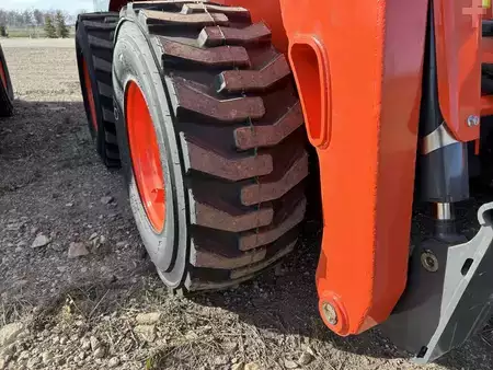 Cargadores compactas 2025 Kubota SSV75PHC (7)