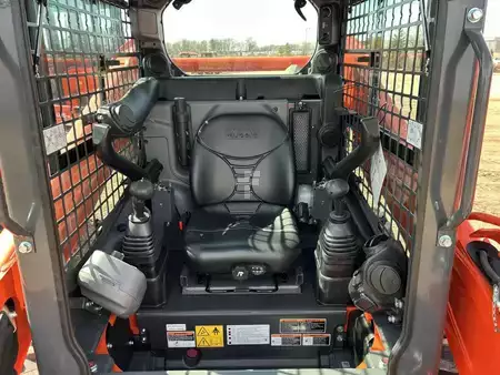 Skid Steers 1900 Kubota SSV65PHFRC (6)