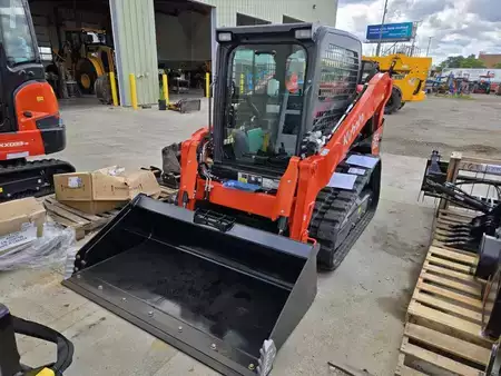 Skid Steers 1900 Kubota SVL65-2HFWC (5)