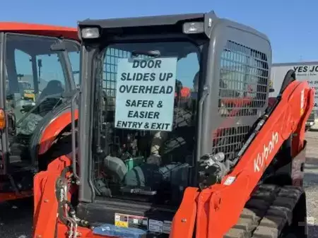 Skid Steers 1900 Kubota SVL65-2HFWC (6)