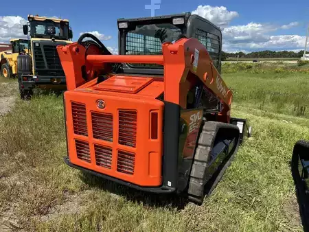Skid Steers 1900 Kubota SVL65-2HFWC (2)