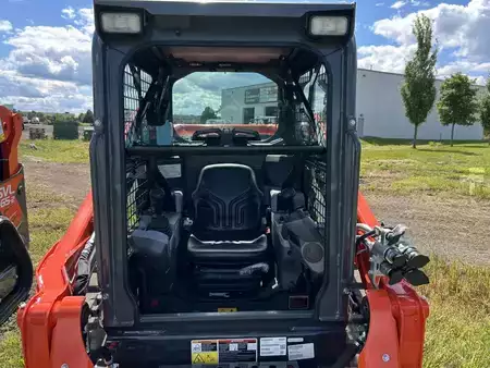Skid Steers 1900 Kubota SVL65-2HFWC (6)