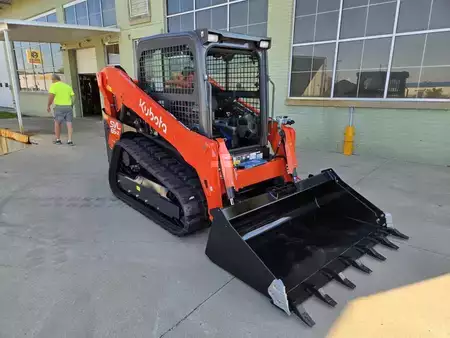 Skid Steers 1900 Kubota SVL65-2HWC (4)