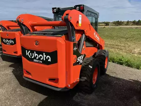 Skid Steers 1900 Kubota SSV75PHFC (2)