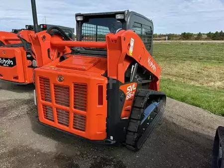 Skid Steers 1900 Kubota SVL65-2HWC (2)
