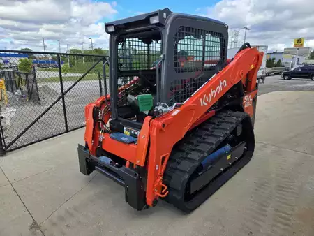 Skid Steers 1900 Kubota SVL65-2HWC (1)