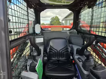 Skid Steers 1900 Kubota SVL65-2HWC (7)