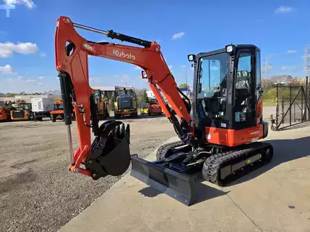 Crawler Excavators 1900 Kubota KX033-4 (1)