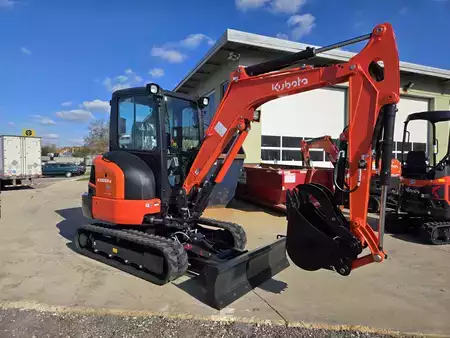 Crawler Excavators 1900 Kubota KX033-4 (2)