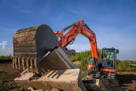 Crawler Excavators 1900 Kubota KX080-5 (8)
