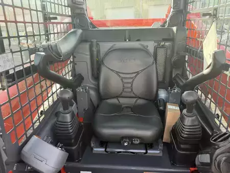 Skid Steers 1900 Kubota SSV75PHC (5)