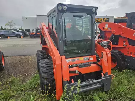 Skid Steers 1900 Kubota SSV75 (2)