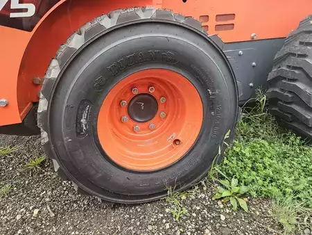 Skid Steers 1900 Kubota SSV75 (5)