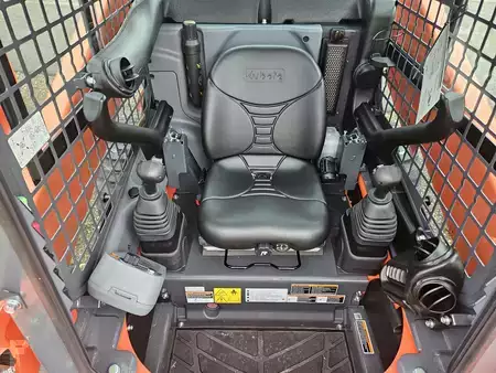 Skid Steers 1900 Kubota SSV75 (6)