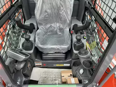 Skid Steers 1900 Kubota SVL75-3HFWRCC (6)
