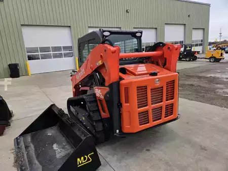 Skid Steers 1900 Kubota SVL65-2SHFWRCC (2)