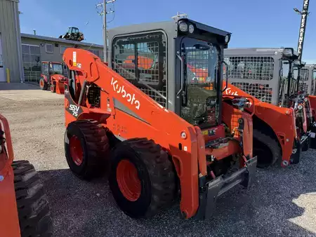 Skid Steers 1900 Kubota SSV75 (3)