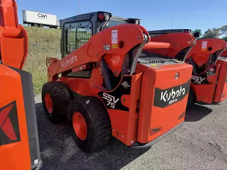 Skid Steers 1900 Kubota SSV75 (4)