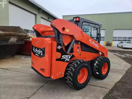 Skid Steers 1900 Kubota SSV75 (2)