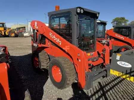 Skid Steers 1900 Kubota SSV75 (3)