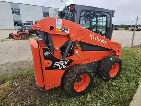 Skid Steers 1900 Kubota SSV65 (1)