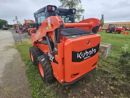 Skid Steers 1900 Kubota SSV65 (2)