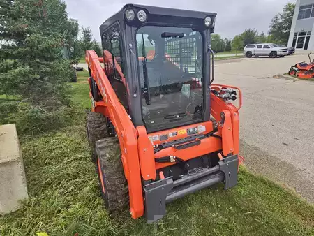 Skid Steers 1900 Kubota SSV65 (4)