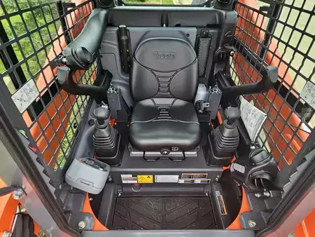 Skid Steers 1900 Kubota SSV65 (5)
