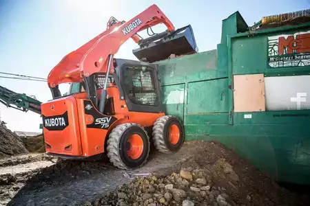 Skid Steers 1900 Kubota SSV65 (7)