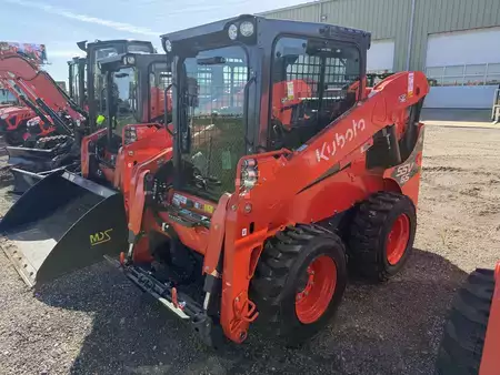 Skid Steers 1900 Kubota SSV65 (1)