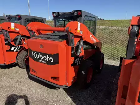 Skid Steers 1900 Kubota SSV65 (2)