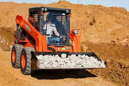 Skid Steers 1900 Kubota SSV65 (7)