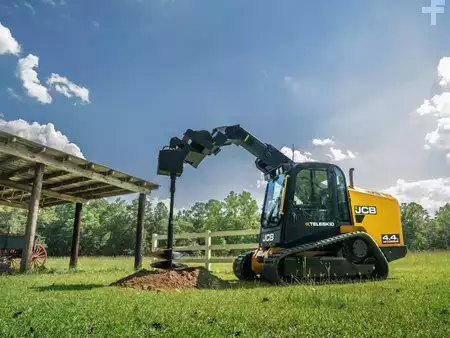 Valet de ferme  1900 JCB 4TS-8T (2)