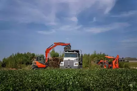 Crawler Excavators 1900 Kubota KX080-5 (13)