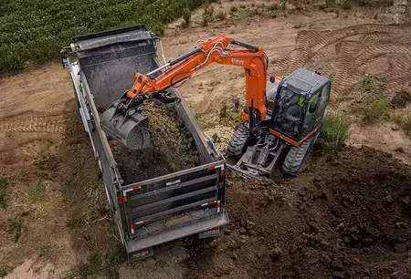 Crawler Excavators 1900 Kubota KX080-5 (12)