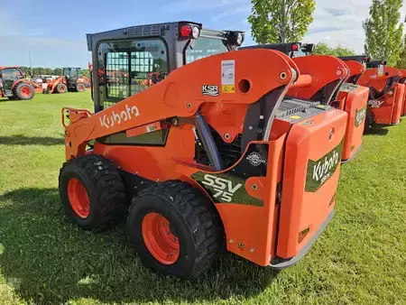 Skid Steers 1900 Kubota SSV75 (3)