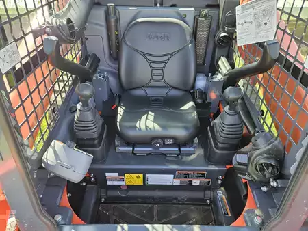 Skid Steers 1900 Kubota SSV75 (4)