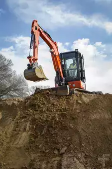 Crawler Excavators 1900 Kubota KX033-4 (10)