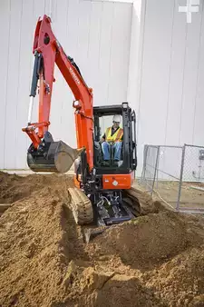 Crawler Excavators 1900 Kubota KX033-4 (14)