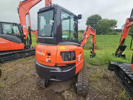Crawler Excavators 1900 Kubota KX033-4 (2)