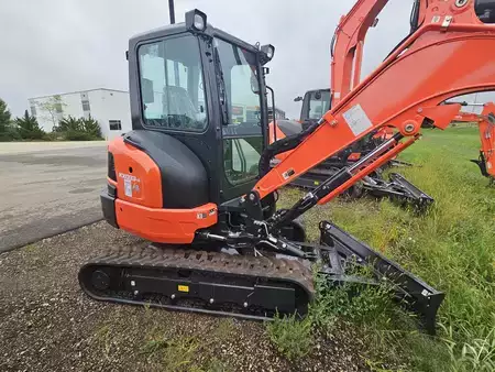 Crawler Excavators 1900 Kubota KX033-4 (3)