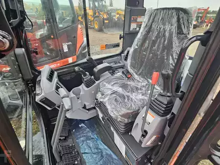 Crawler Excavators 1900 Kubota KX033-4 (6)