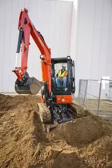Crawler Excavators 1900 Kubota KX033-4 (13)