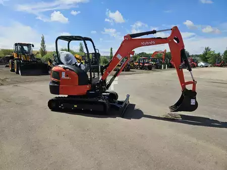 Crawler Excavators 1900 Kubota KX033-4 (2)